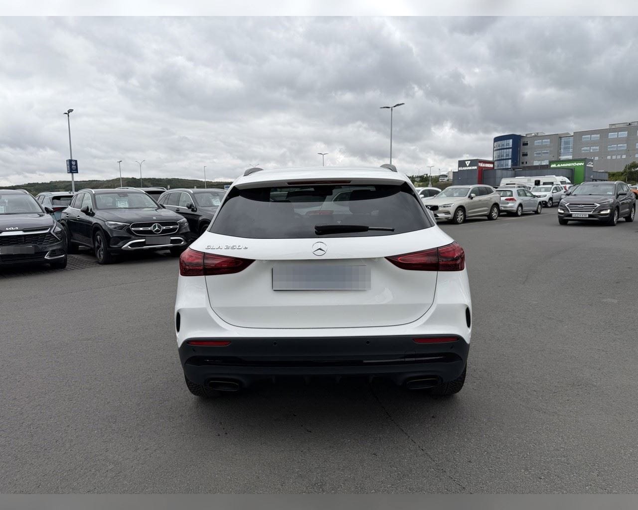 MERCEDES-BENZ GLA 250 E
