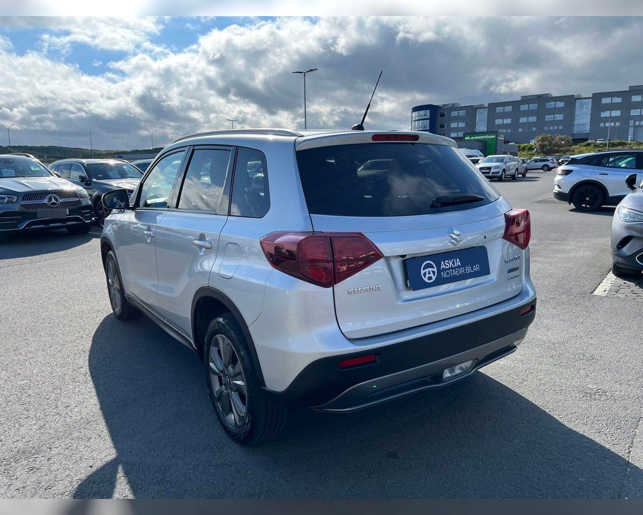 SUZUKI VITARA HYBRID