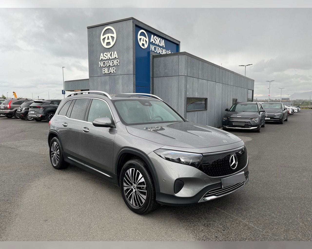MERCEDES-BENZ EQB 300 4MATIC PROGRESSIVE