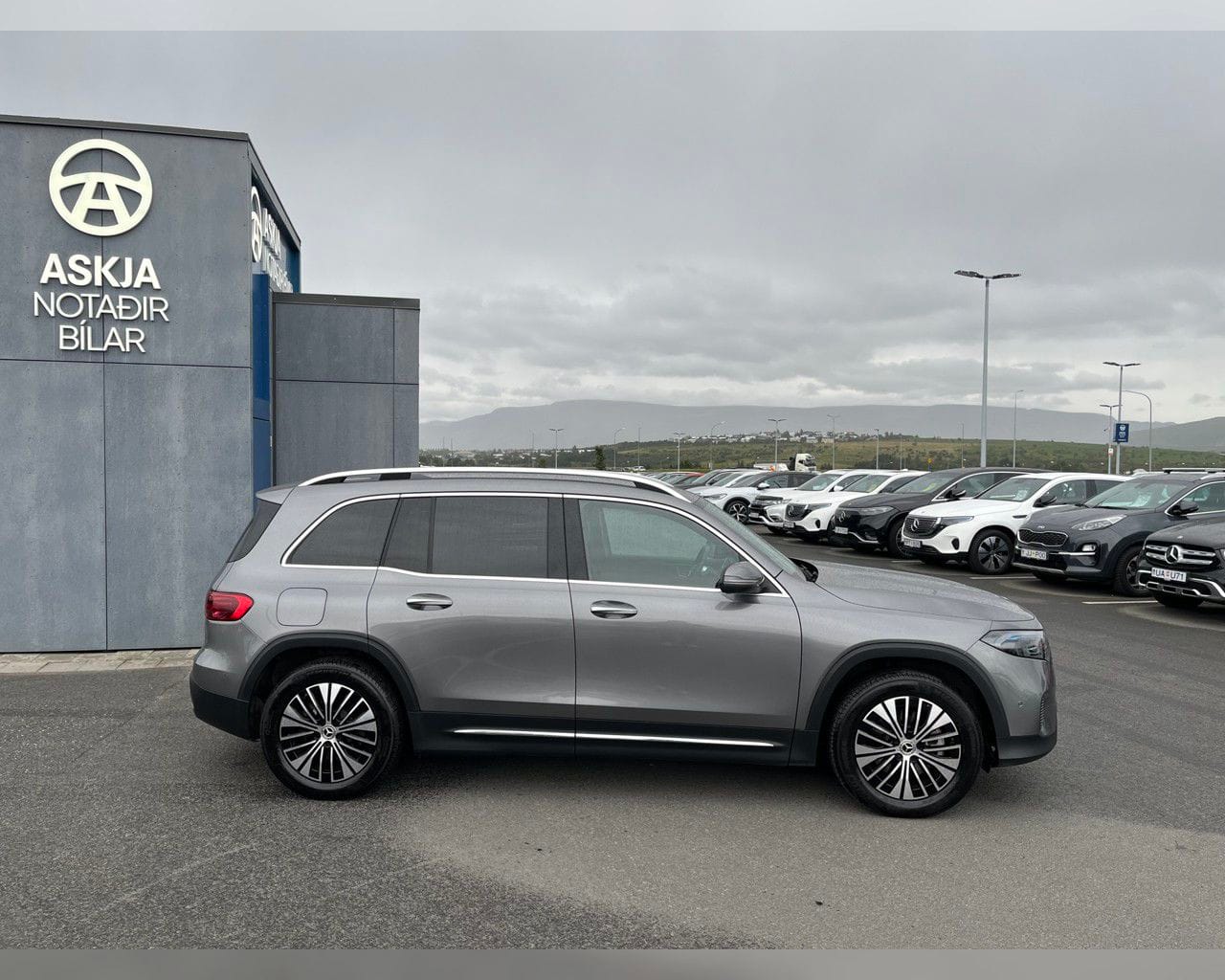 MERCEDES-BENZ EQB 300 4MATIC PROGRESSIVE