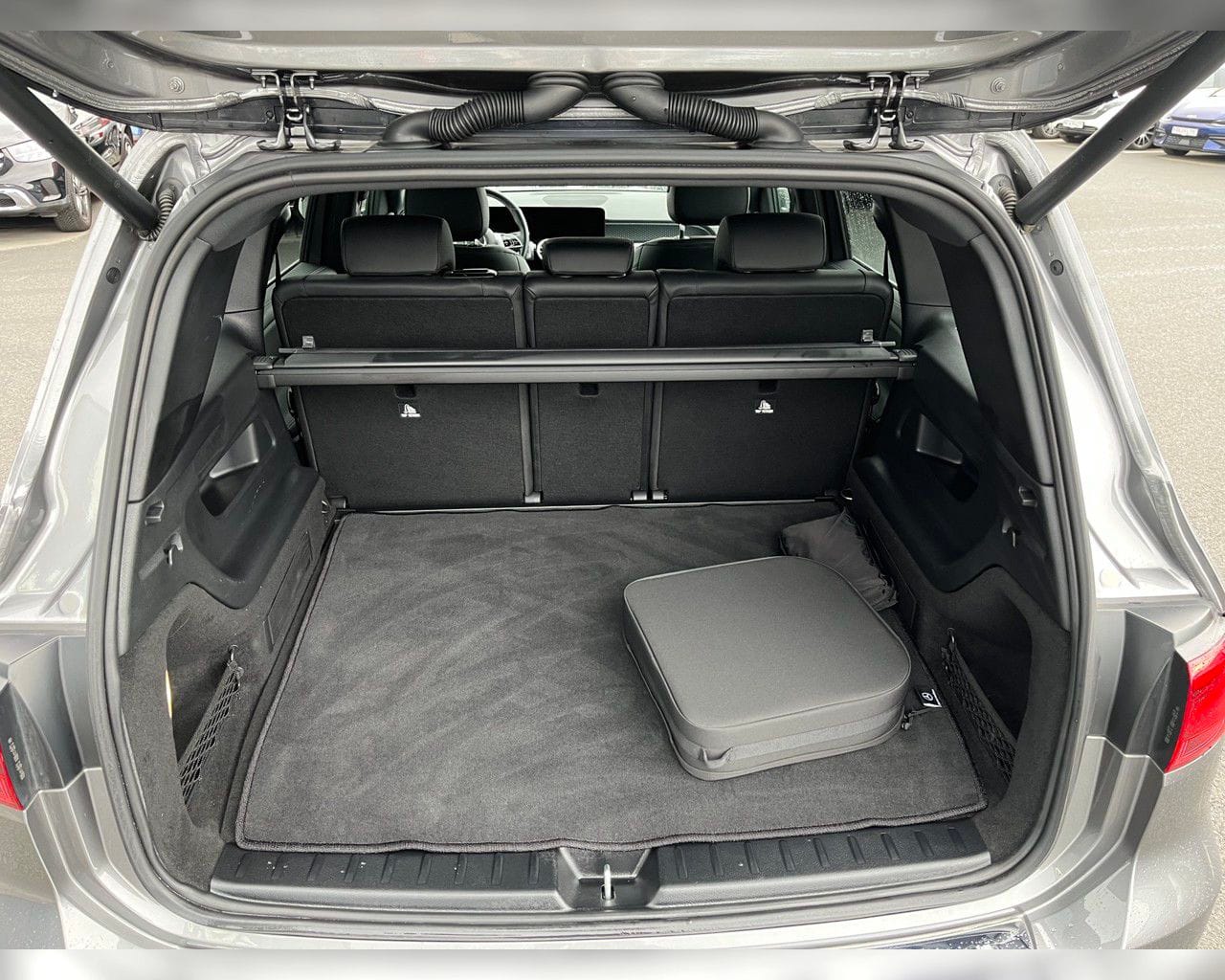 MERCEDES-BENZ EQB 300 4MATIC PROGRESSIVE