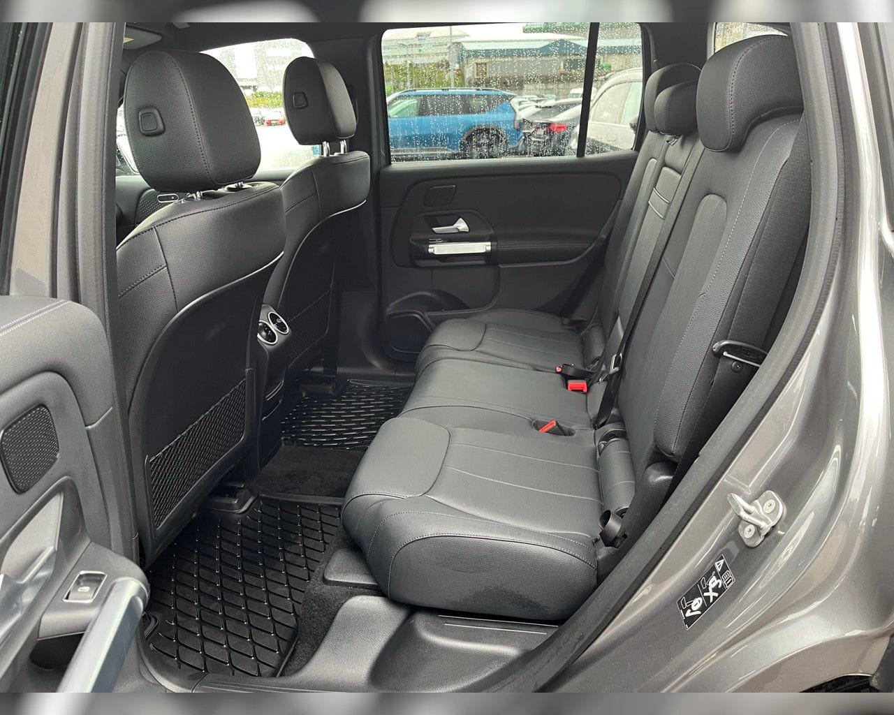 MERCEDES-BENZ EQB 300 4MATIC PROGRESSIVE