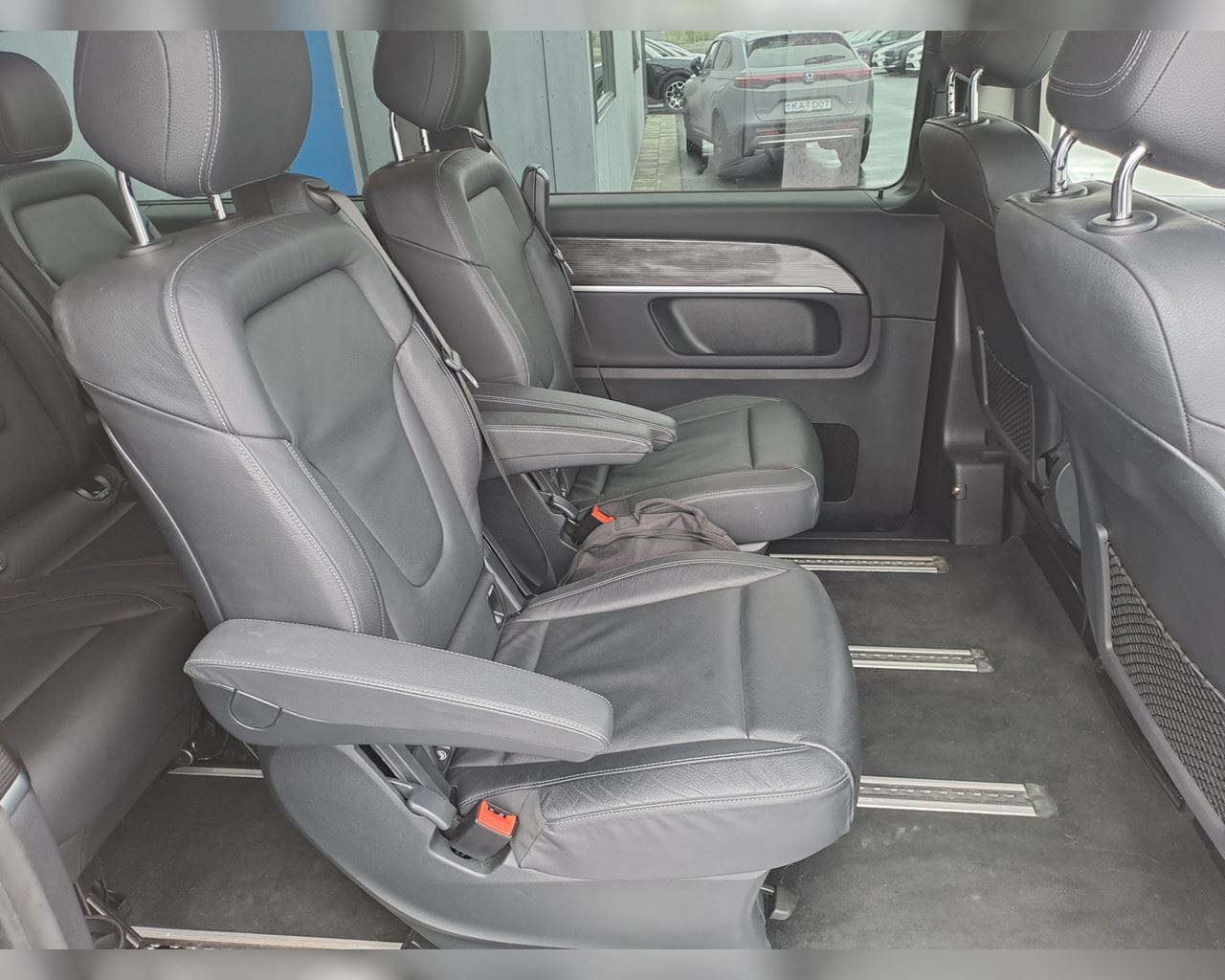 MERCEDES-BENZ EQV PROGRESSIVE LANGUR