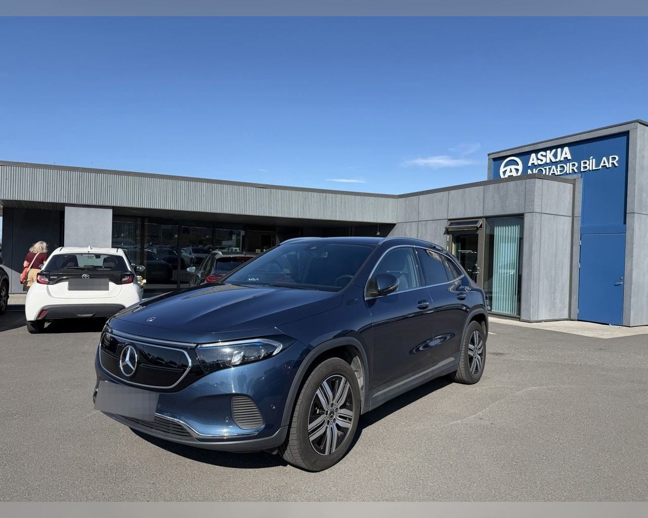 MERCEDES-BENZ EQA 300 4MATIC PROGRESSIVE
