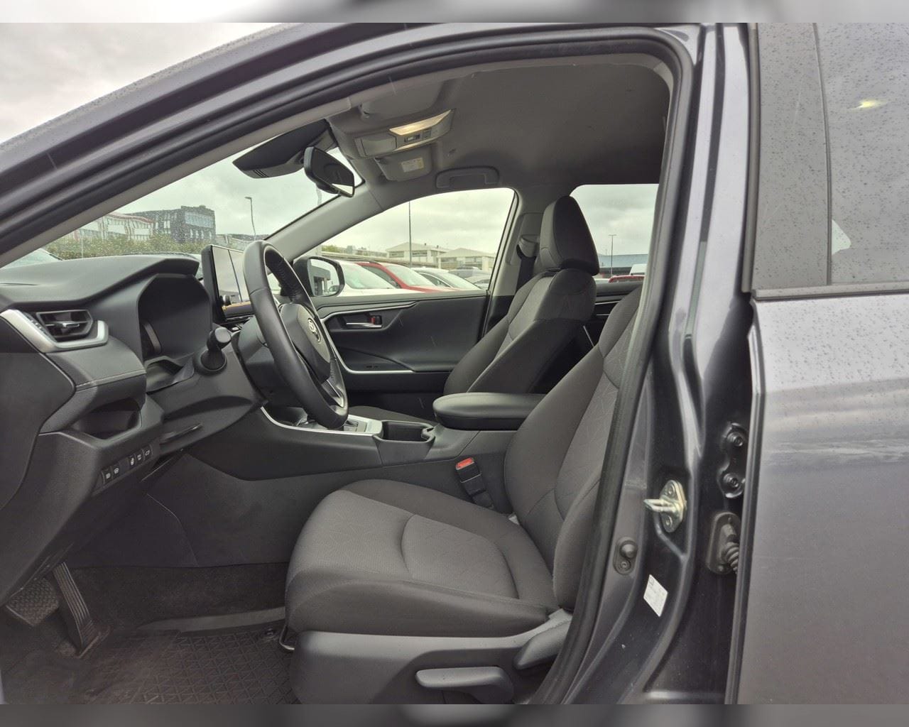 TOYOTA RAV4 GX HYBRID