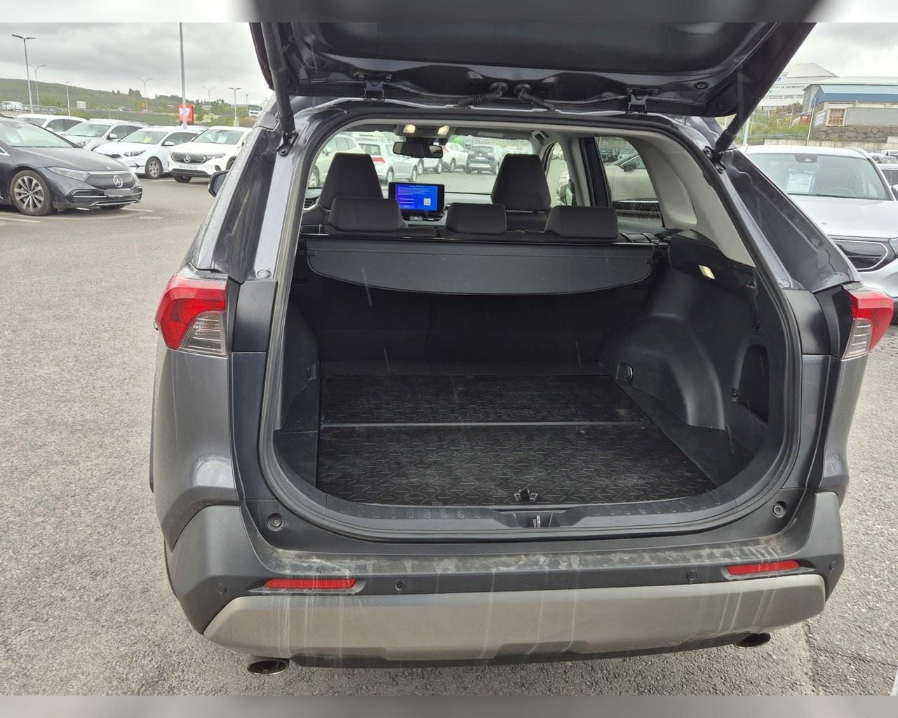 TOYOTA RAV4 GX HYBRID