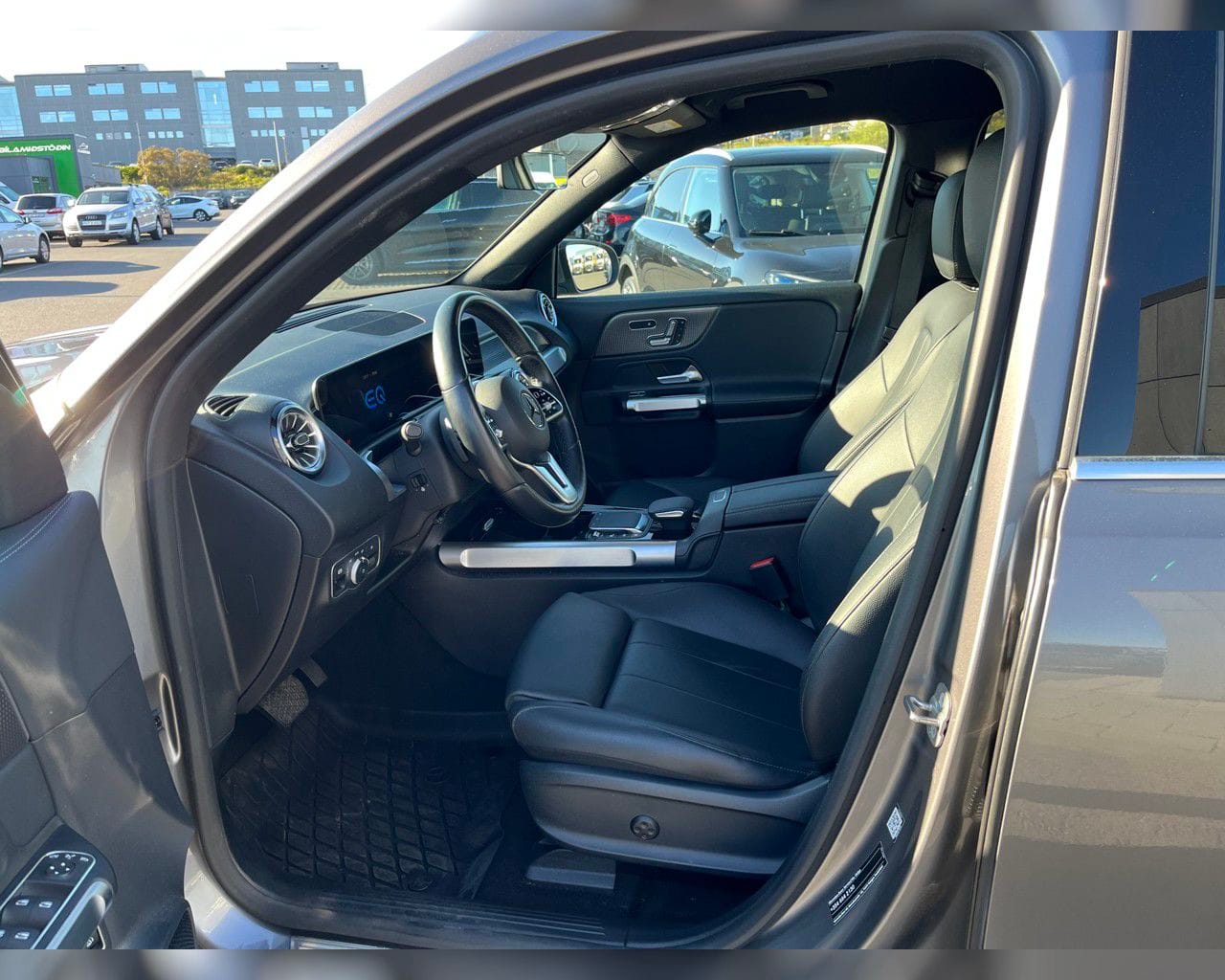 MERCEDES-BENZ EQB 300 4MATIC PROGRESSIVE