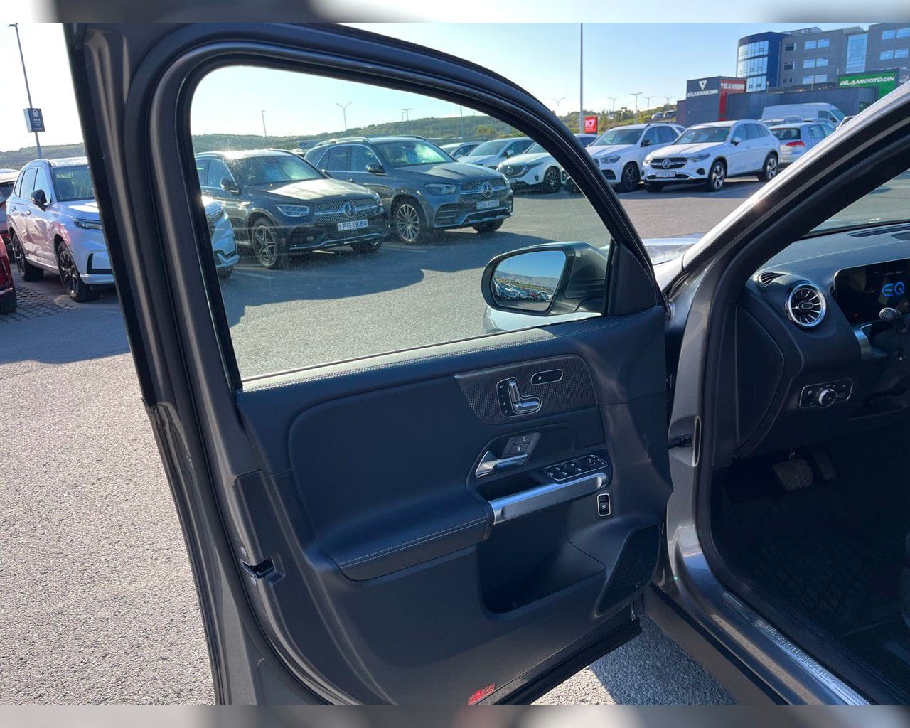 MERCEDES-BENZ EQB 300 4MATIC PROGRESSIVE