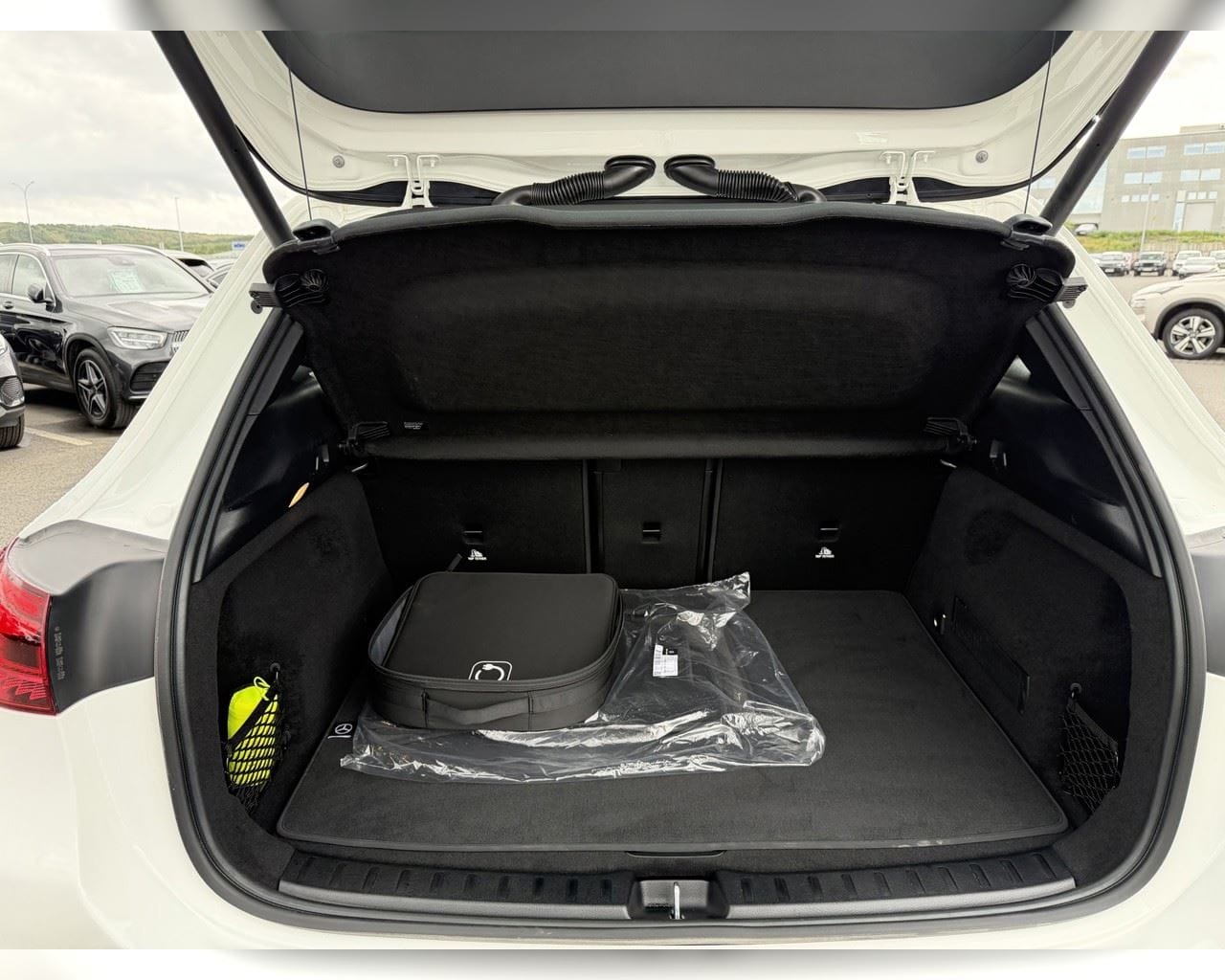 MERCEDES-BENZ EQA 300 4MATIC