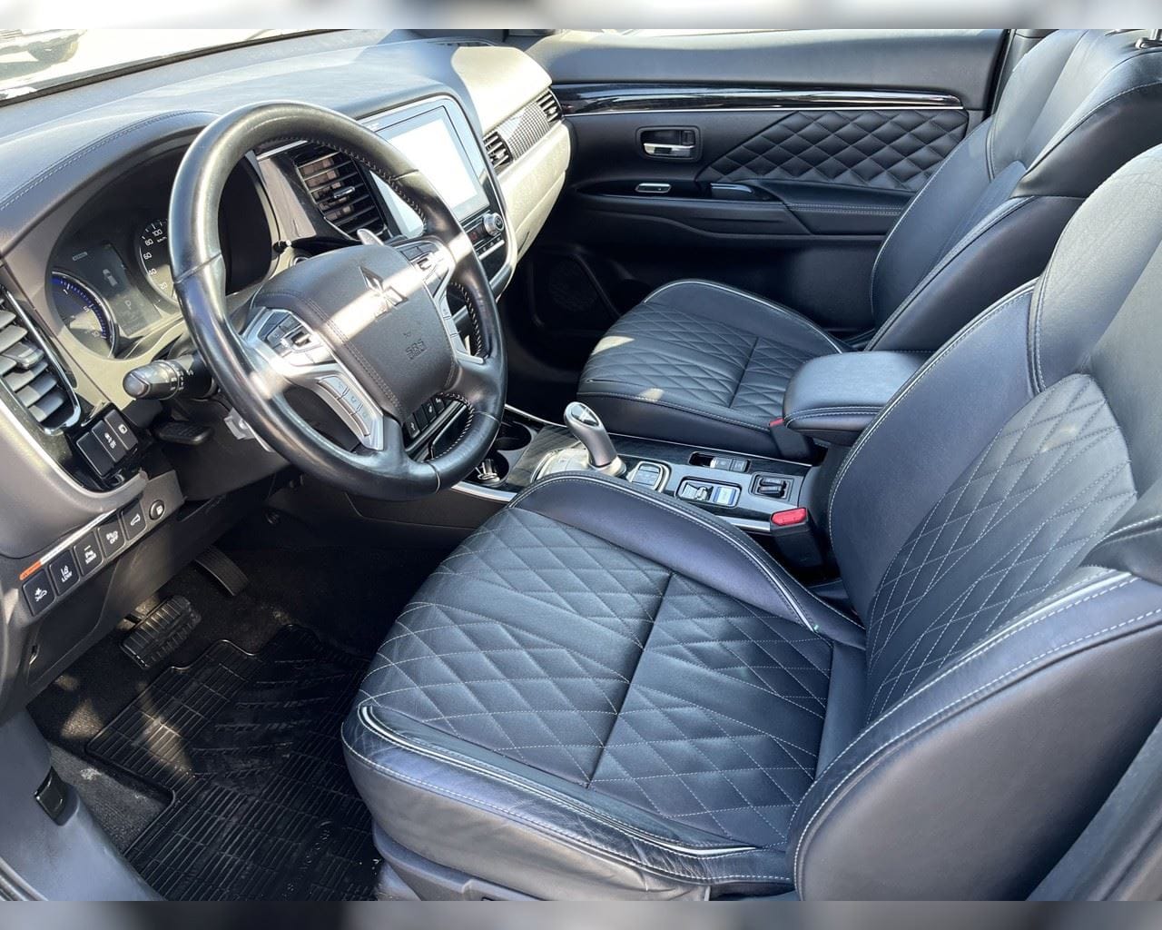 MITSUBISHI OUTLANDER PHEV