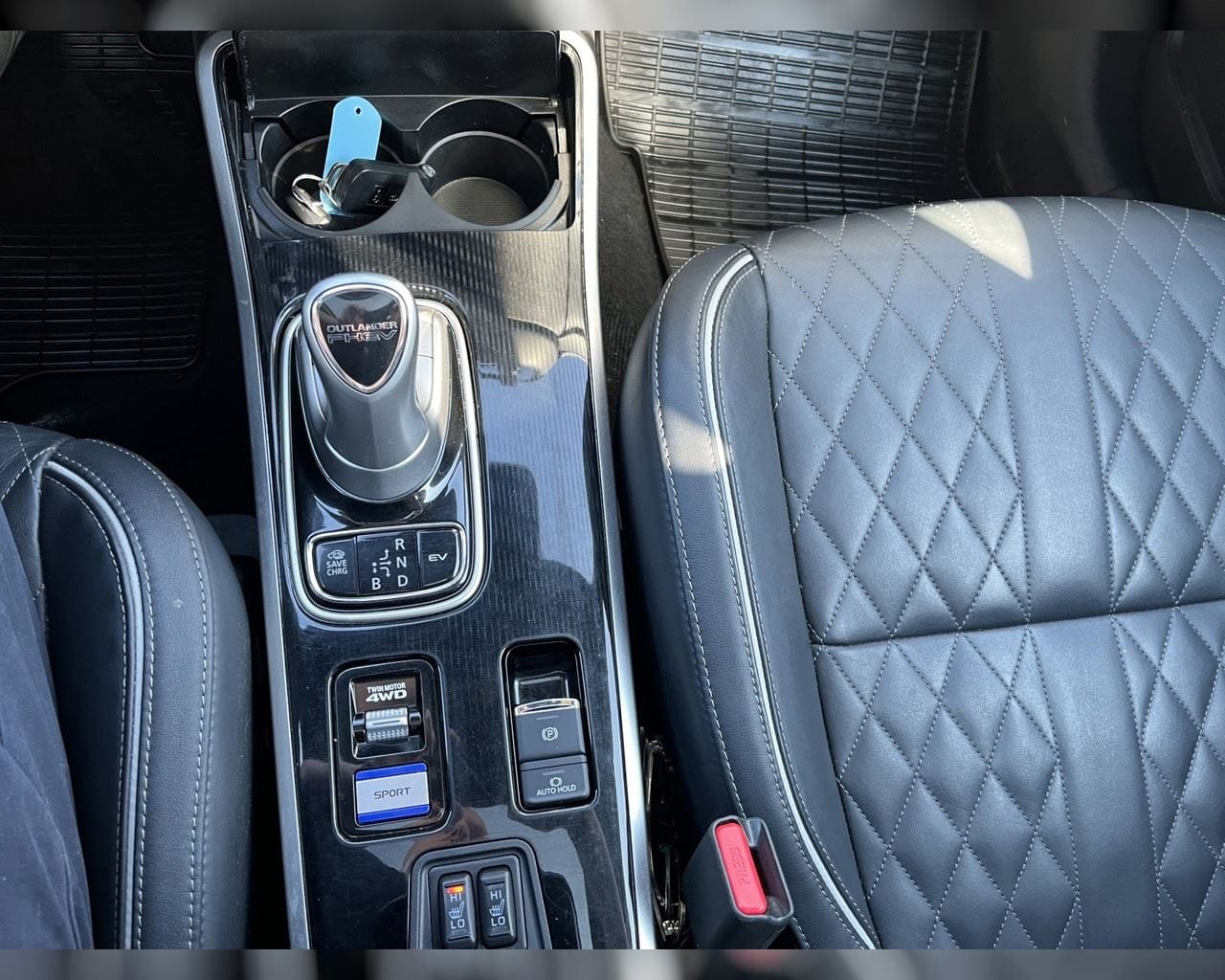 MITSUBISHI OUTLANDER PHEV