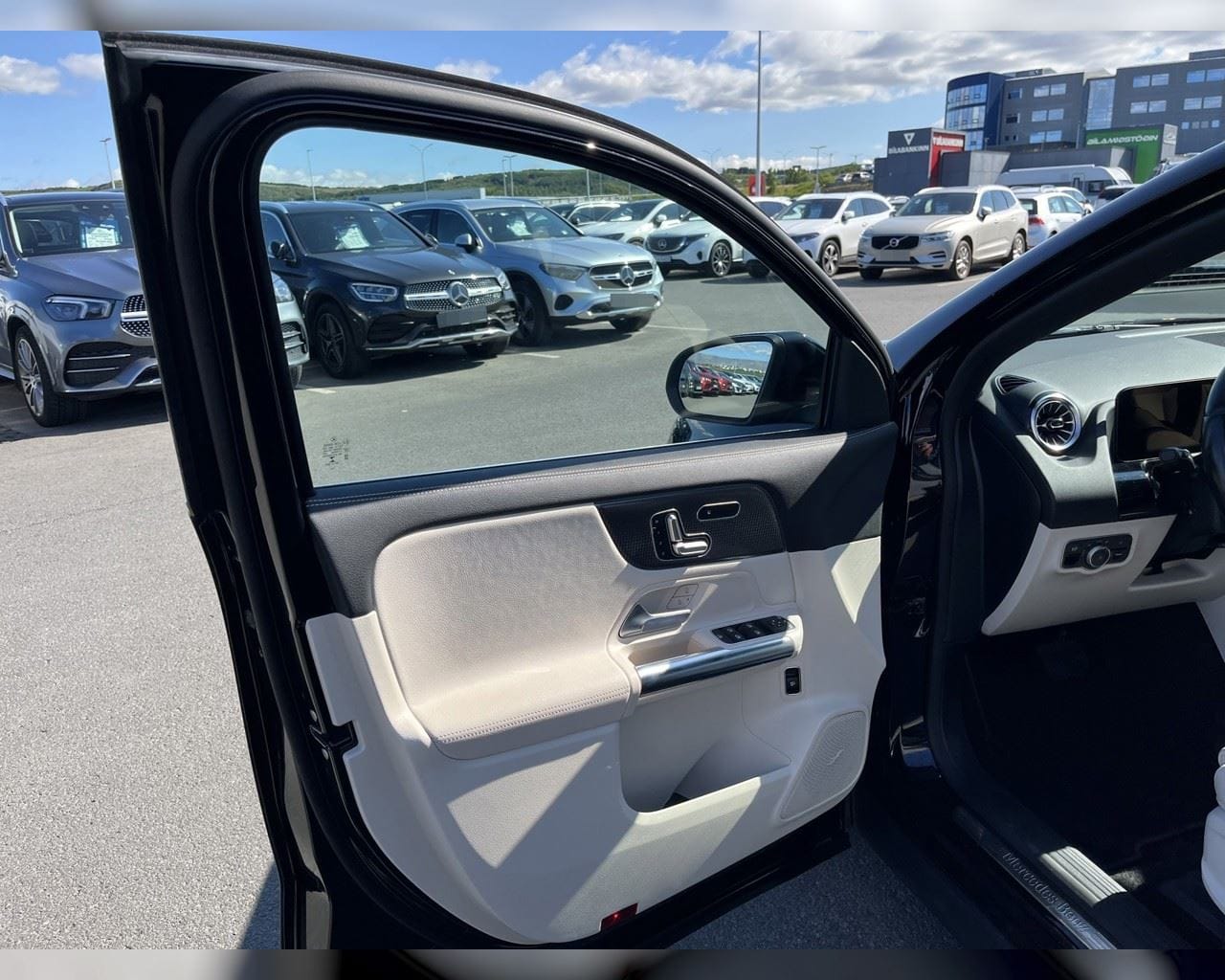 MERCEDES-BENZ EQA 300 4MATIC PROGRESSIVE
