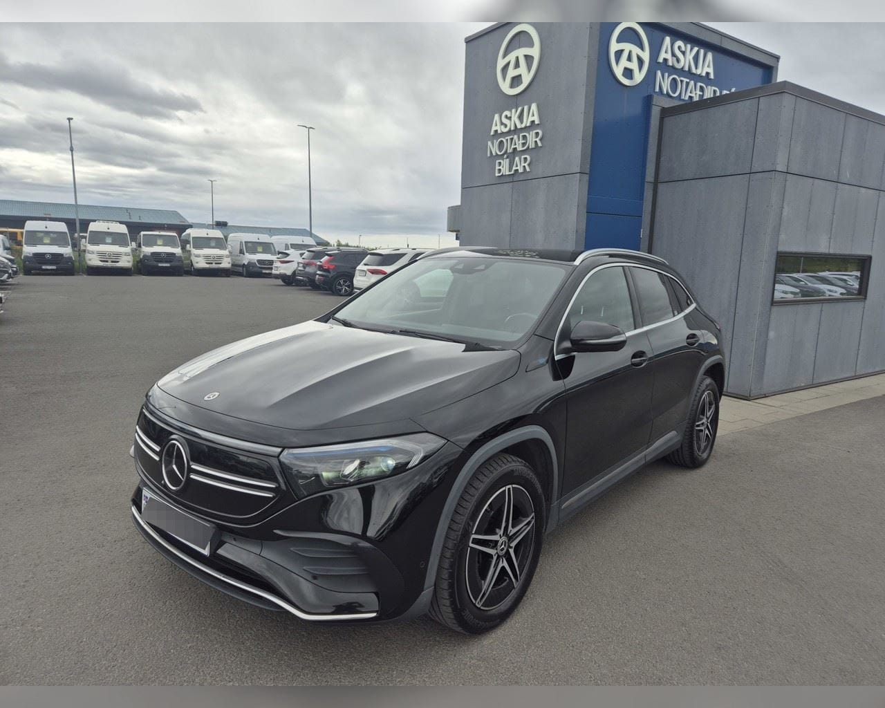 MERCEDES-BENZ EQA 250 AMG LINE