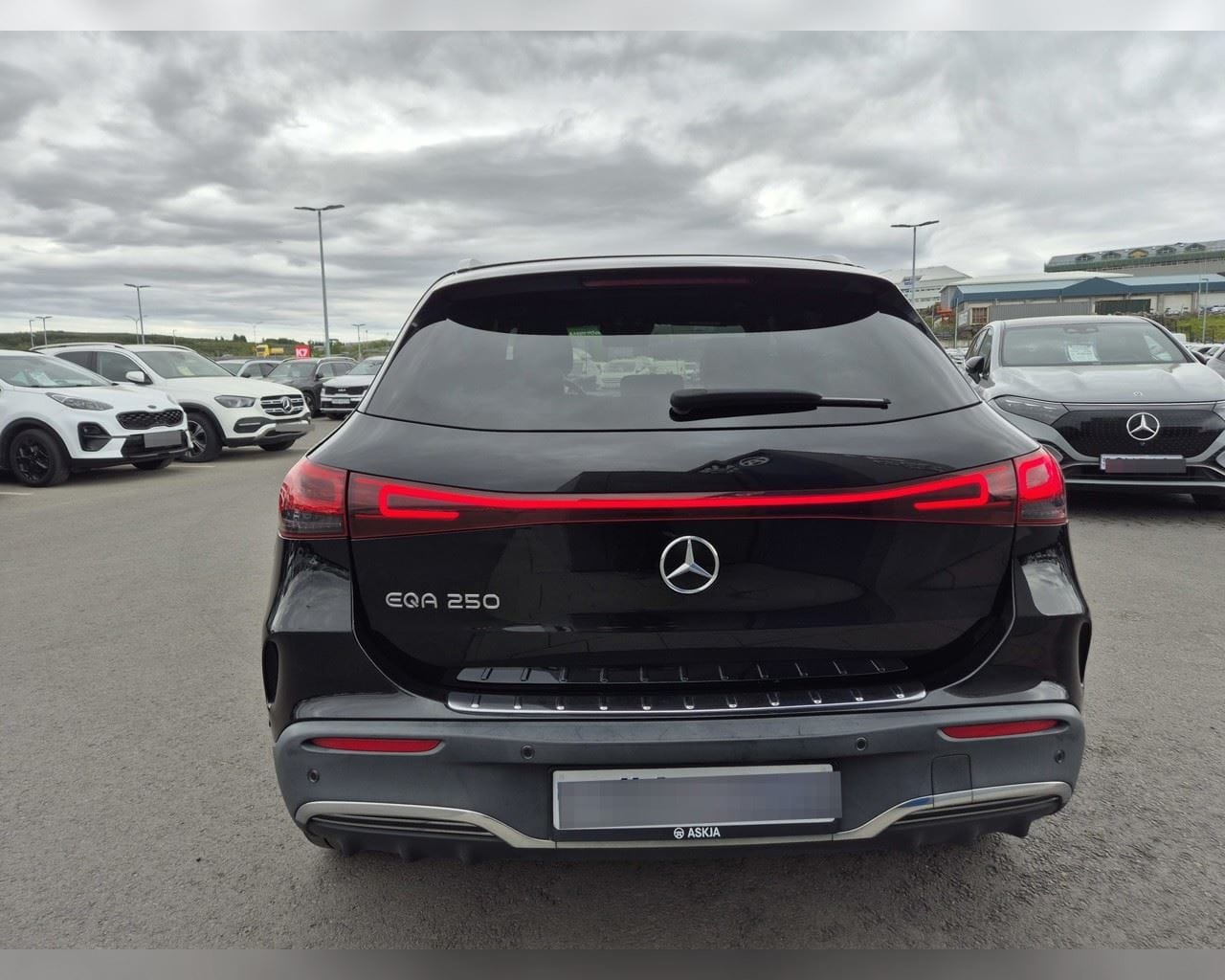 MERCEDES-BENZ EQA 250 AMG LINE